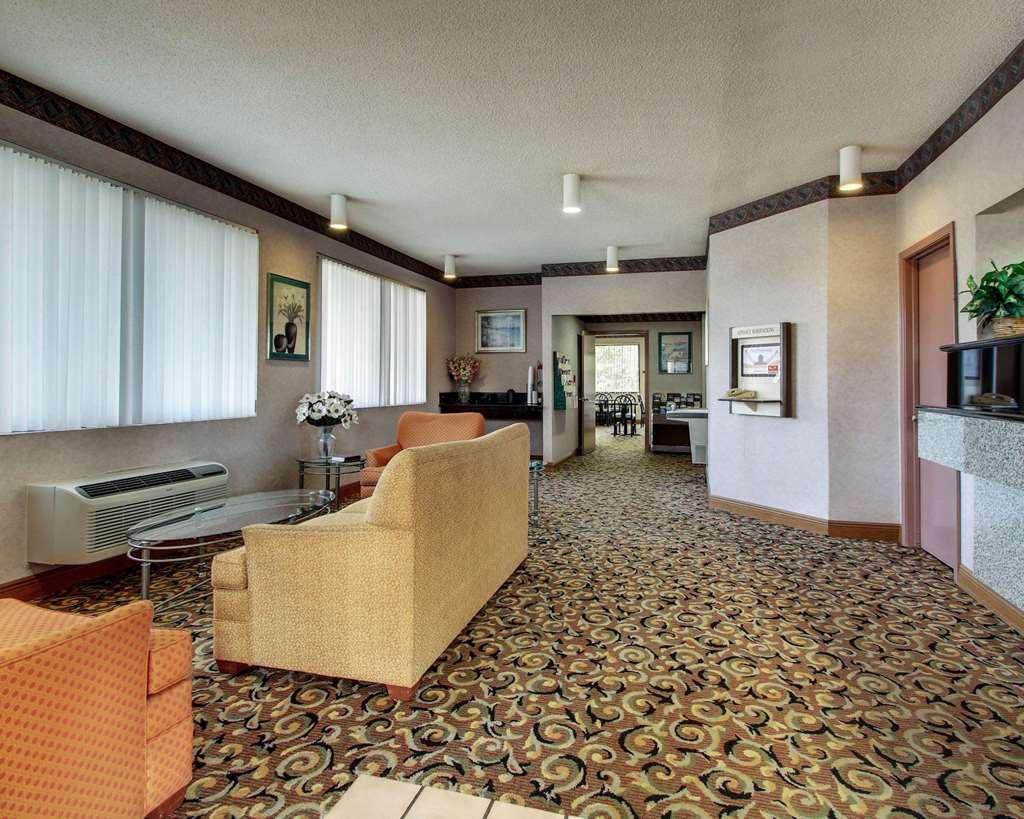 Econo Lodge Inn & Suites Forest Интериор снимка